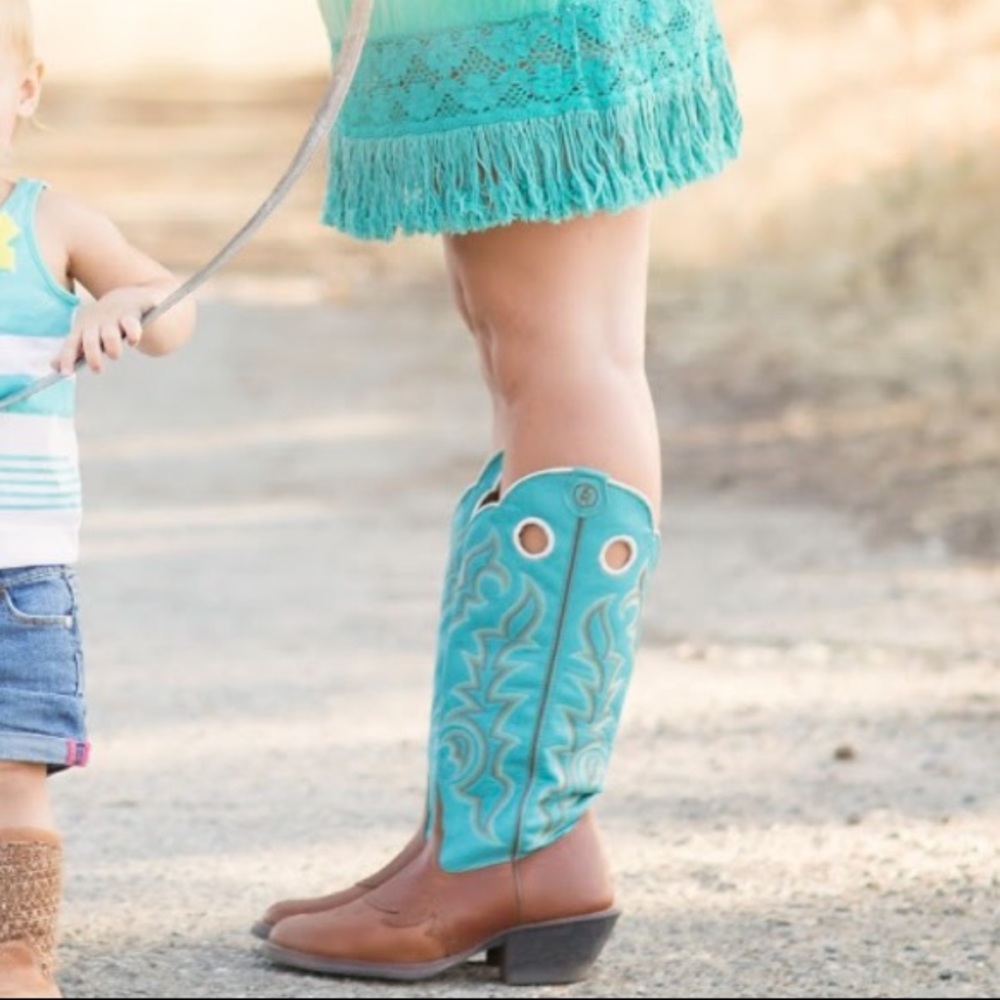 Tony Lamas boots!! Worn twice.